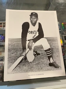 1964 ROBERTO CLEMENTE 8X10 PITTSBURGH PIRATES PHOTO PACK TEAM ISSUED NM - Picture 1 of 2