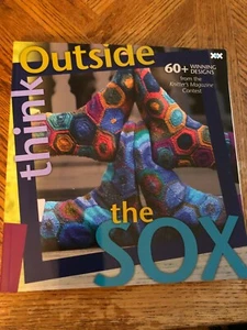 Denken Sie außerhalb der Sox: 60+ preisgekrönte Designs aus dem Strickmagazin... - Bild 1 von 2