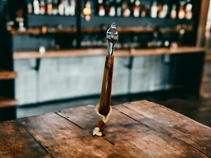 Abridor de latas de botella de cerveza de colección MCM marrón baquelita mango remolinado barra de cuentas - Imagen 1 de 10