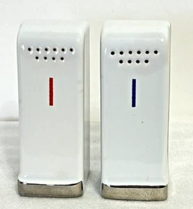 VTG PAIR SALT/PEPPER SHAKERS ART DECO WHITE W/RED BLUE SILVER TRIM CERAMIC 4O'S - Picture 1 of 10