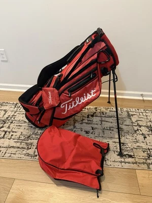Bolsa de golf Titleist 4 vías para jugadores 4 roja y gris con cubierta de lluvia capucha usada en excelente estado Foto 1 de 4