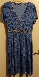 L L Bean Summer Dress Women's Size Medium Blue Navy V-Neckline Floral Design - Picture 1 of 9