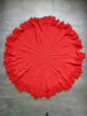 Häkeldecke Babydecke rot runde Decke mit Fransen - Bild 1 von 4