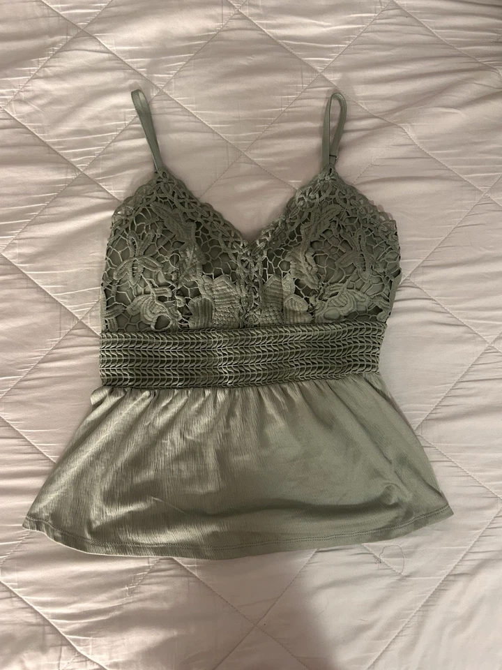 Camiseta sin mangas babydoll de encaje verde Derek Heart talla mediana Foto 1 de 3