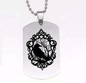 Collana cammeo corvo stile targhetta cane acciaio inox scena corvo gotica - Foto 1 di 5