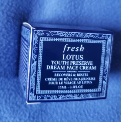 Crema facial fresca Lotus Youth Preserve Dream de 0,5 oz recupera y restablece  Foto 1 de 4