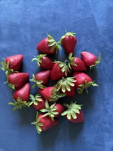 17 PCS Plastic Artificial Red Strawberries Fake Lifelike Simulation Realistic - Picture 1 of 3