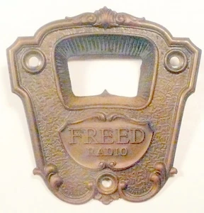 RADIO TUBO FREED NR 55 o 56 de colección parte: PLACA FRONTAL DE LATÓN con TORNILLOS ORIGINALES - Imagen 1 de 2