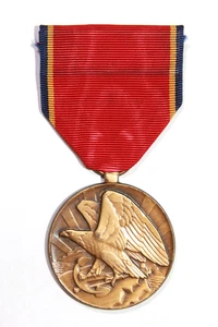 UNITED STATES: Naval Reserve Medal (US Navy) (Post-WW2 Period, eg Korean War) - Picture 1 of 2