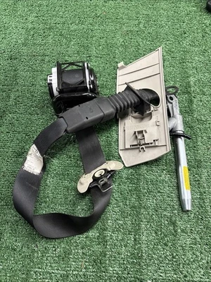 Infiniti Q70 2014-2018 retractor de cinturón de seguridad delantero izquierdo negro OEM Foto 1 de 4