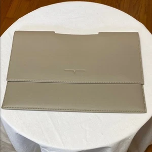 Von Holzhausen Sleek Tan Gray iPad Portfolio 11” Minimalist Design - Afbeelding 1 van 9