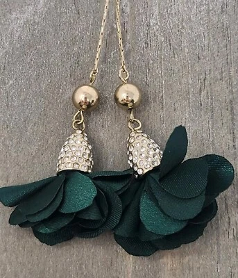 Collar Lariat 36" Tono Dorado Tela Verde-Flor Estrás Nuevo con Etiquetas Orig. 29,50 Foto 1 de 4