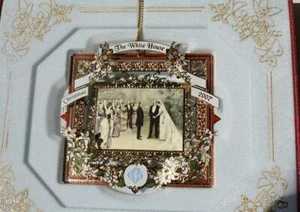 2007 White House Christmas Ornament Brass Relief Style Wedding The Mother's Kiss - Picture 1 of 1