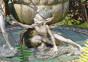 Design Toscano CL52463 Stretch Garden Pixie Sculpture - Picture 1 of 4