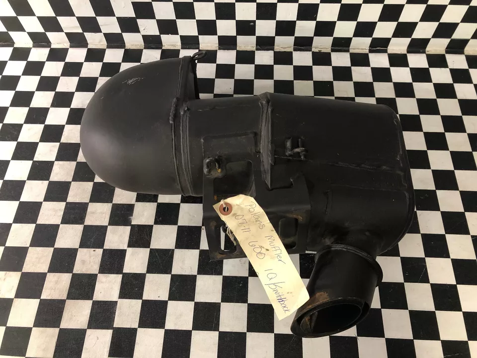 Silenciador resonador negro Polaris 600 IQ Switchback RMK 2006-2011 OEM 07 08 09 10 Foto 1 de 4