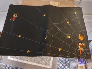 Longaberger Korb 2er Set Halloween Wende Spinnennetz Streifen Tischsets Neu in Verpackung - Bild 1 von 3