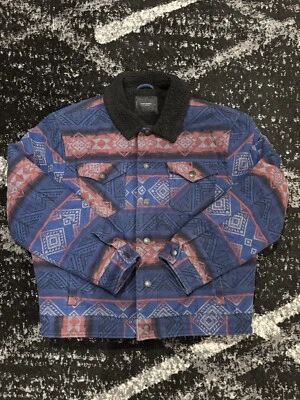 Chaqueta forrada Sherpa Lucky Brand Southwestern Navajo con patrón de rayas grande para hombre Foto 1 de 4