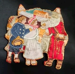 Bestickter Seidenstoff Goldfaden Weihnachtsmann Weihnachtsschmuck Vintage - Bild 1 von 8