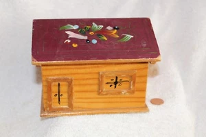 Antiguo joyero vintage de madera pintado para parecerse a una casa caja de baratijas para niños D - Imagen 1 de 6