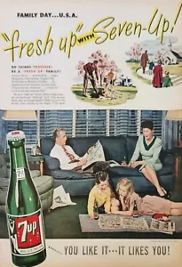 1946 7UP Soda Vintage Anzeige Familientag USA Kinder lesen Comics 323 - Bild 1 von 1