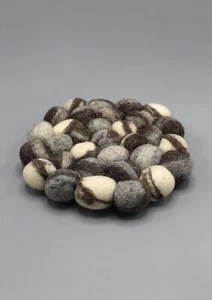 River Pebble Brown and White Round Felt Balls Place Mat - Picture 1 of 3