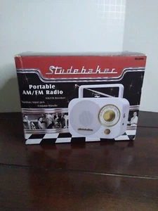 SB2000TG white/Gold Retro Classic Portable AM/FM Radio with Aux Input Limite - Picture 1 of 8