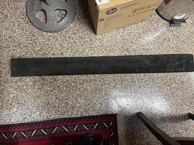 Chevy S10 1982-1994 cabina única cabina trasera moldura central panel trasero OEM ALFOMBRA NEGRA Foto 1 de 4