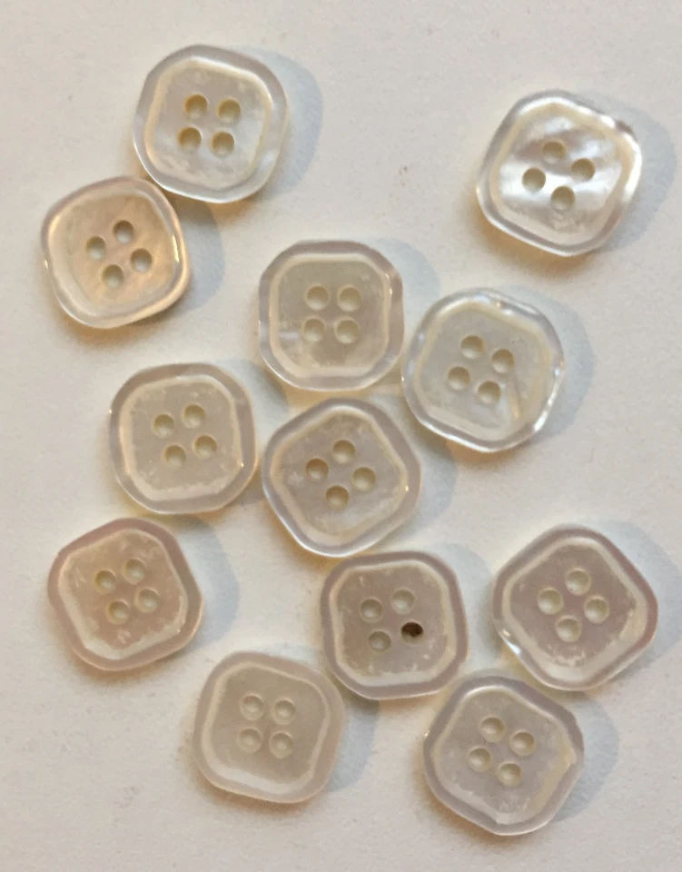 Perlmuttknöpfe, 12 weiße, rechteckige, schillernde Knöpfe, 9mm - Bild 1 von 1