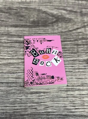 Zuru Mini Brands Libros LIBRO QUEMADO Mean Girls Rosa Miniatura Libro de bolsillo raro Foto 1 de 3