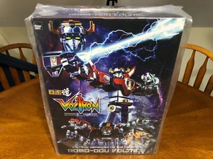 ThreeZero Voltron: Defender of the Universe ROBO-DOU Voltron - Picture 1 of 9