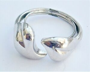 L489) Avon Silver tone heart leaf shaped adjustable ring 