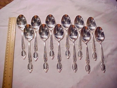 12 посеребренных овальных суповых ложек Wm Rogers Precious Mirror 1954 - Изображение 1 из 3