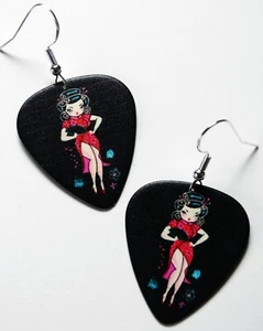 Cute Geisha Pin-up Girl guitar pick earrings! Rockabilly Japan Cocktail Retro - Foto 1 di 1