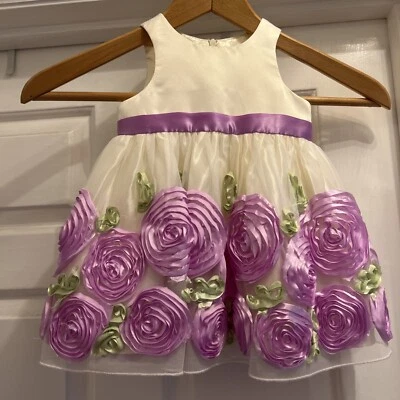 Vestido sin mangas American Princess satinado/encaje crema con rosas violetas 9M Foto 1 de 4