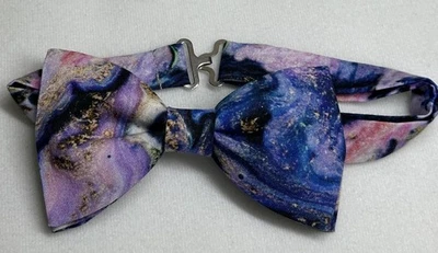 Pajarita Galaxy efecto mármol en azules morados rosas oro nebulosa espacial Reino Unido publicada  Foto 1 de 4