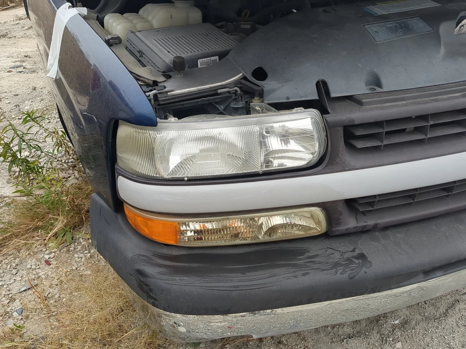 Luces delanteras Chevrolet Silverado 1500 2001 camioneta Foto 1 de 1