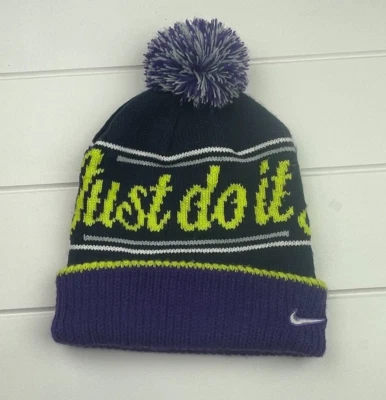 Nike "JUST DO IT" Púrpura y Verde Lima Pom Pom Sombrero de Esquí Gorro Snowboard Gorra Tejida Foto 1 de 4