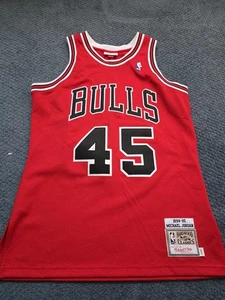 Maglia Mitchell & Ness Chicago Bulls Road Finals 1997-98 Michael Jordan taglia M - Foto 1 di 8