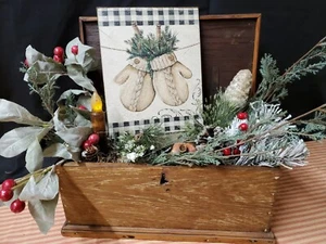 VINTAGE VICTORIAN PRIMITIVE STYLE CHRISTMAS WINTER WOOL MITTENS GARLAND SIGN  - Picture 1 of 8