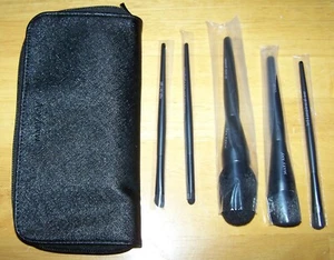 Nuevo MARY KAY Essential Brush Collection 5 brochas de maquillaje con bolsa con cremallera logotipo MK - Imagen 1 de 10