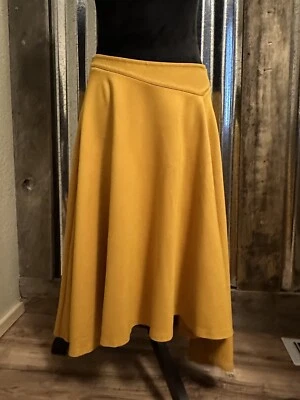 & other stories Falda midi amarilla Stockholm Atelier 8 dobladillo desigual pesado Foto 1 de 4