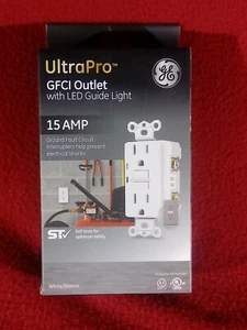 Toma de corriente GE UltraPro GFCI con guía de luz LED - blanca - 41795 - 15 amperios - Imagen 1 de 5