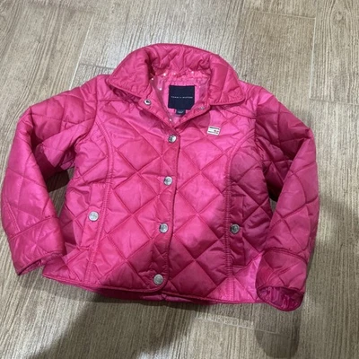 Casaco acolchoado celeiro Tommy Hilfiger meninas rosa diamante tamanho 4T - Imagem 1 de 4