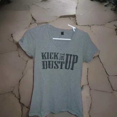 KICK THE DUST UP WOMANS VNECK TSHIRT SIZE SMALL - Image 1 of 2
