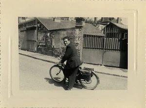 ALTES FOTO - VINTAGE SNAPSHOT - MOPED FAHRRAD SOLEX LIMAY PATISSERIE -BIKE - Bild 1 von 1