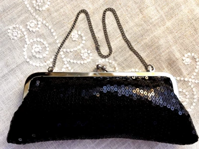 BOLSO DE NOCHE NEGRO LENTEJUELAS -ANN TAYLOR- CORREA DE CADENA PLATEADA Foto 1 de 4