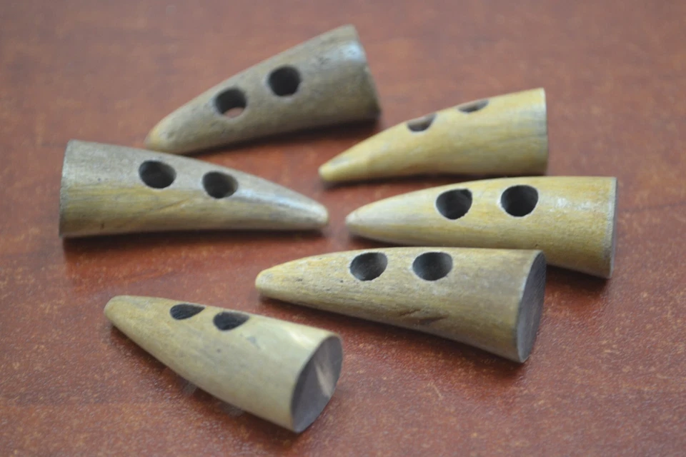6 PCS BROWN HORN TOGGLE SEWING 2 HOLE BUTTONS CRAFT 1 1/2" - Image 1 of 1