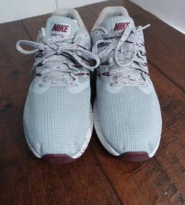 Scarpe da allenamento Nike Run Swift nere grigie bordeaux da donna taglia 9 corsa atletica - Foto 1 di 24