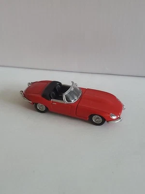 Hot Wheels Legends The Jay Leno Collection Jaguar XKE en rojo Real Riders Foto 1 de 4