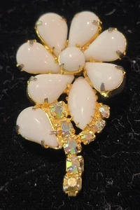 RETRO D&E JULIANA BROSCHE WEISS MILCHGLAS BLUME MIT AB STRASSSTEINEN - Bild 1 von 10